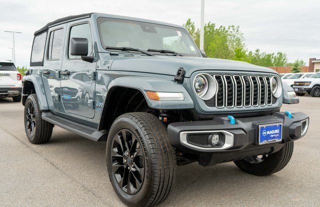 Used 2024 Gray Jeep Sahara 4xe image 4