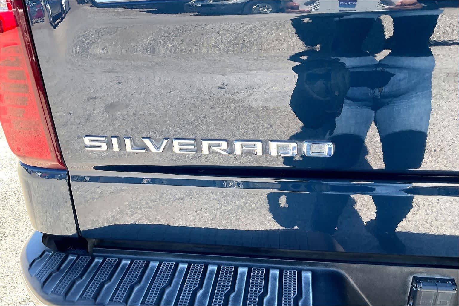 Used 2022 Northsky Blue Metallic Chevrolet LT image 10