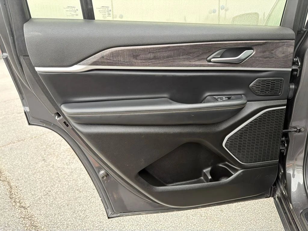 Used 2022 Gray Jeep Limited image 22