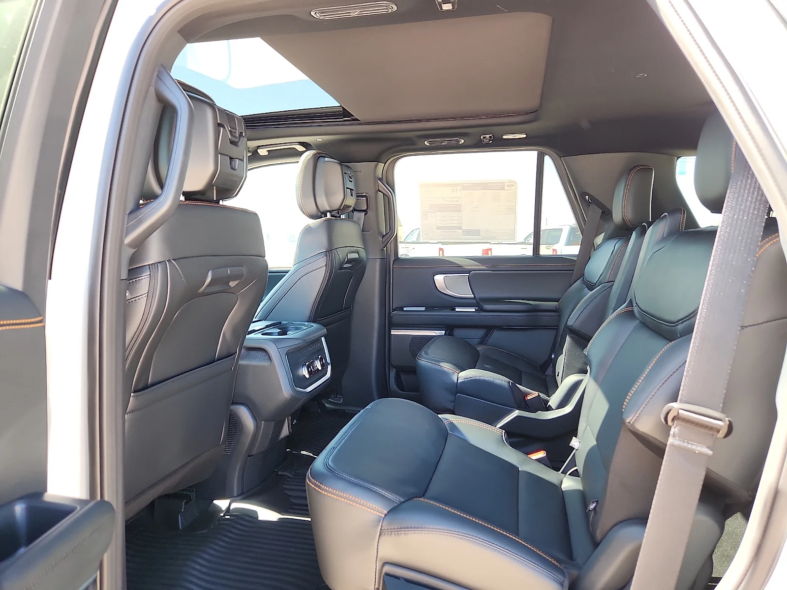 New 2027 Star White Metallic Tri-Coat Ford Tremor image 17