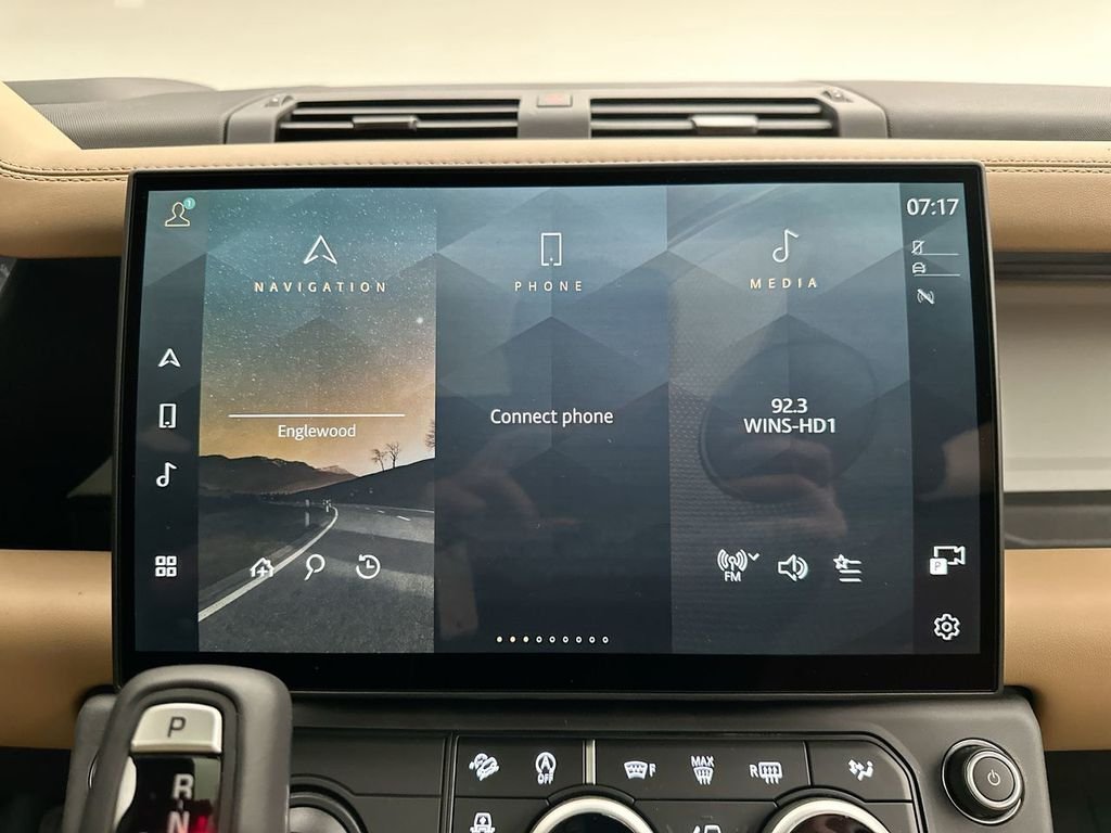 New 2026 Woolstone Green Land Rover X-Dynamic SE image 14