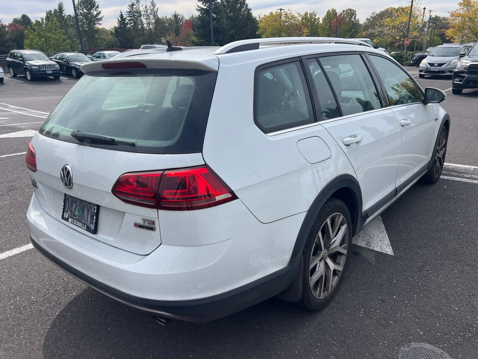 Used 2017 Pure White Volkswagen TSI SEL 4Motion image 4