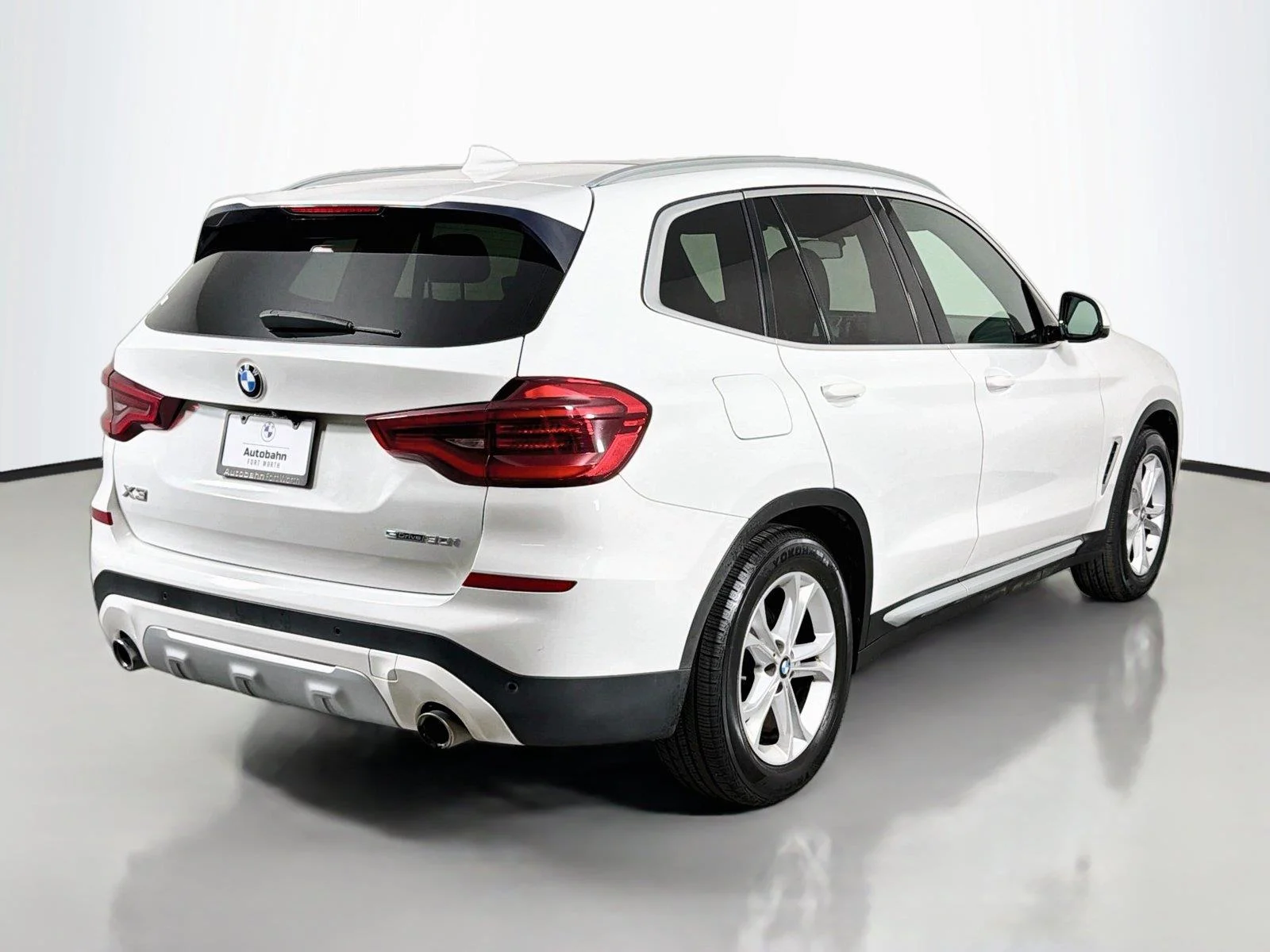 Used 2020 Alpine White BMW sDrive30i image 5