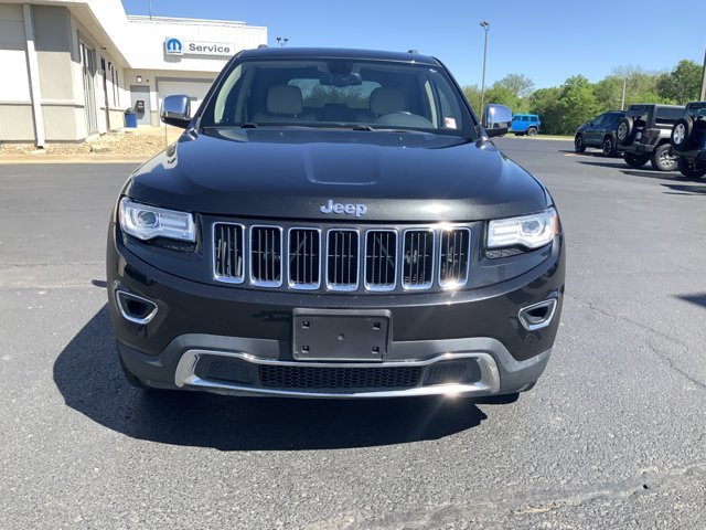 Used 2015 Brilliant Black Crystal Pearlcoat Jeep Limited image 16