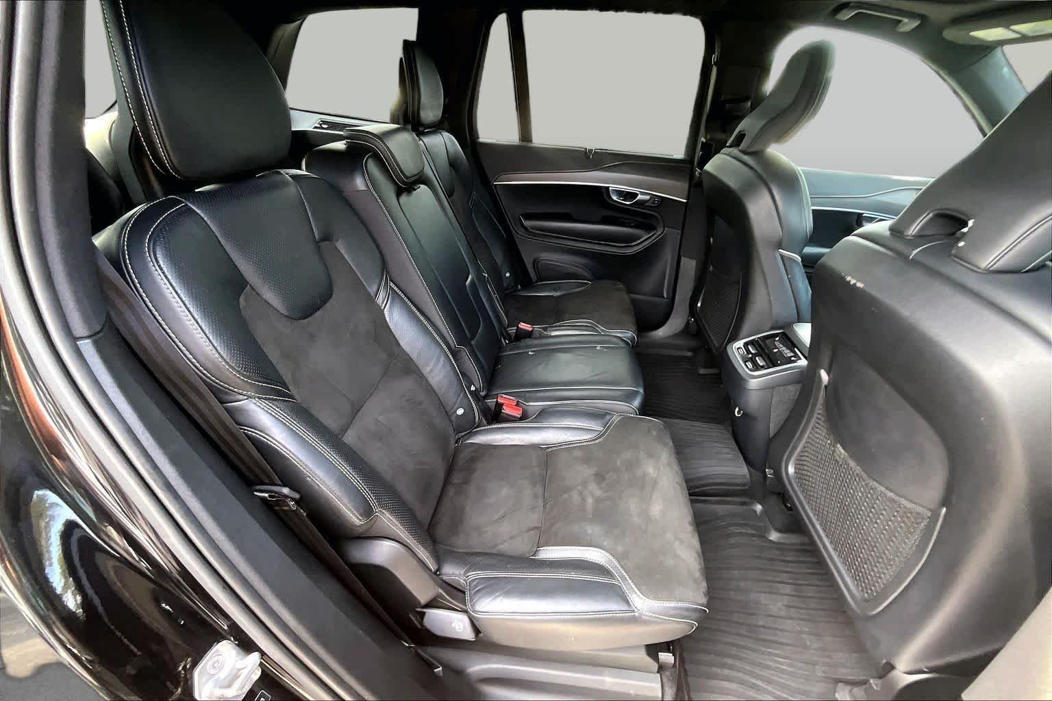 Used 2019 Onyx Black Metallic Volvo R-Design image 20