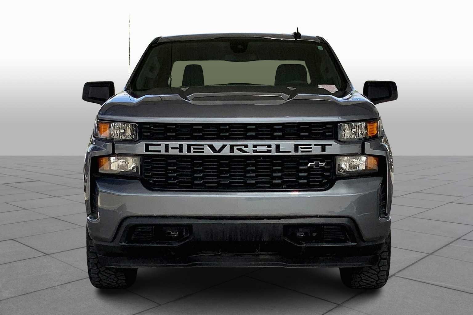 Used 2022 Satin Steel Metallic Chevrolet Custom image 4