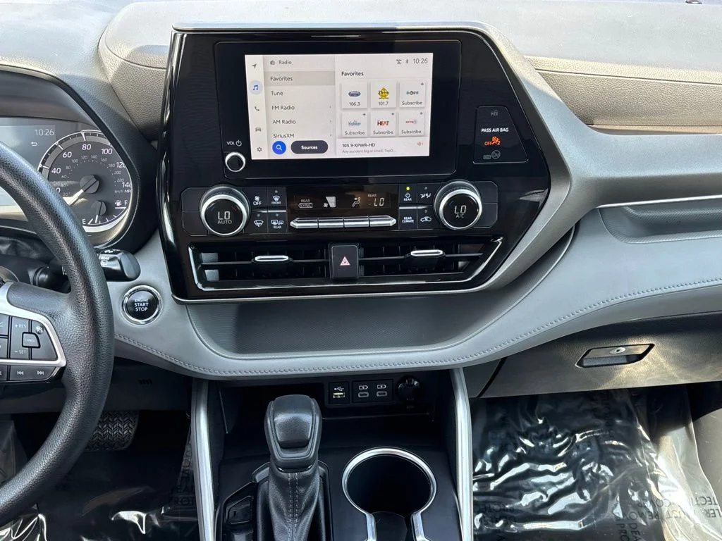 2023 Toyota Highlander L - Photo 16