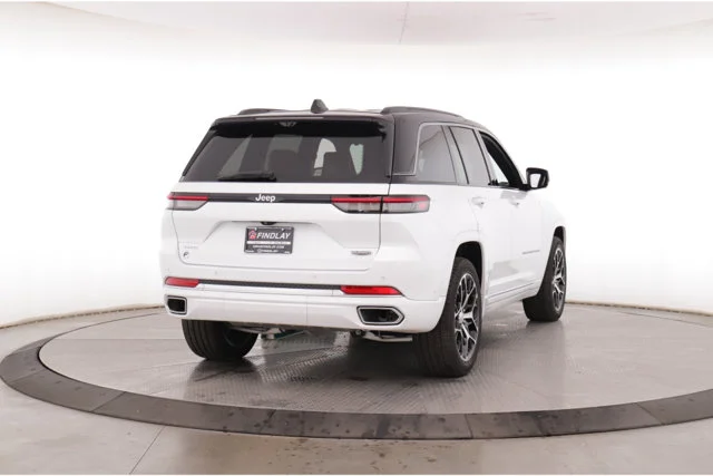 Used 2025 White/off-white Jeep Summit Reserve image 7