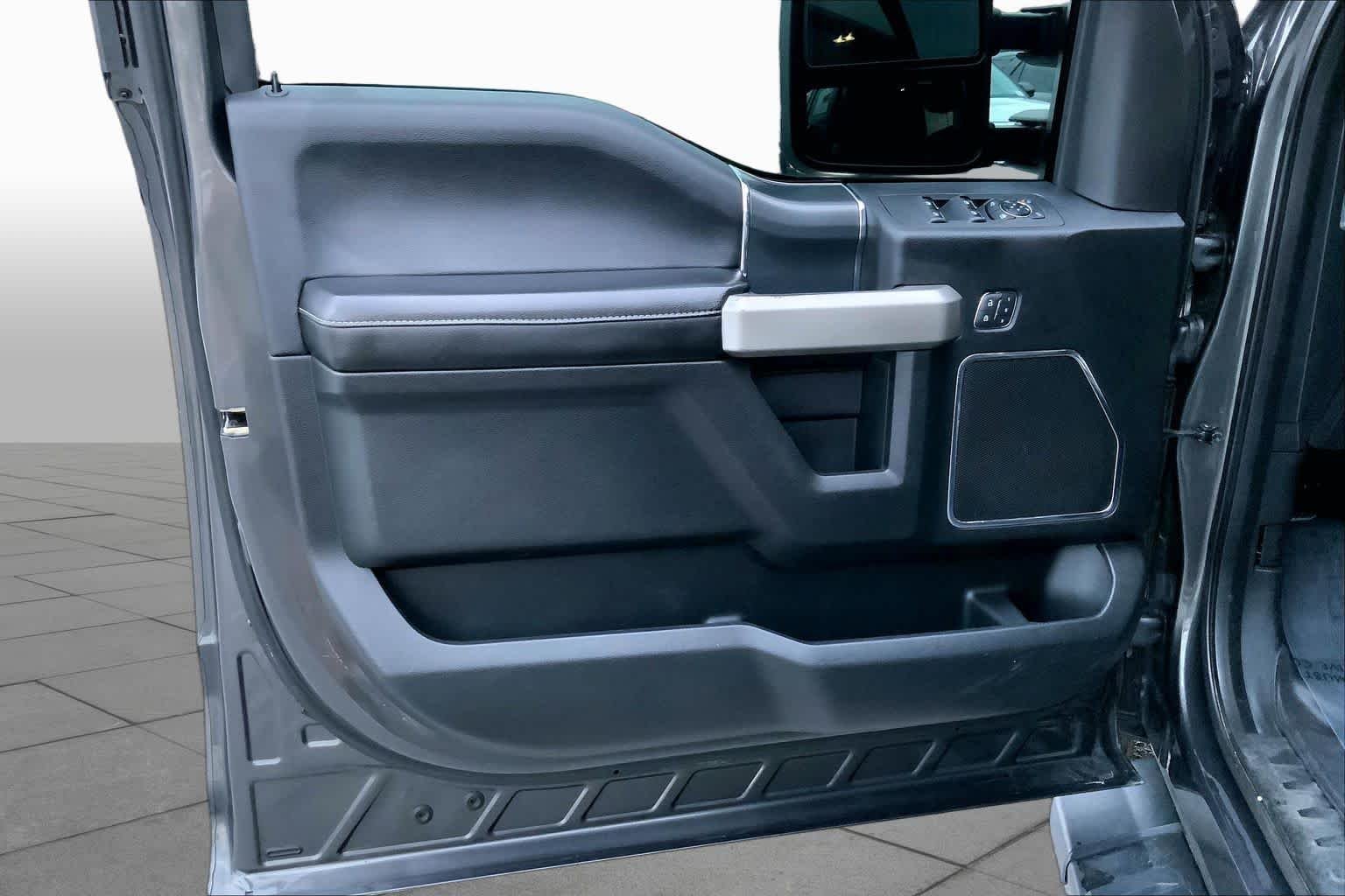 Used 2018 Magnetic Metallic Ford LARIAT image 21