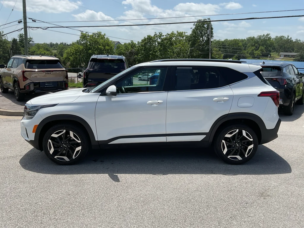 Used 2024 Snow White Pearl Kia SX image 6
