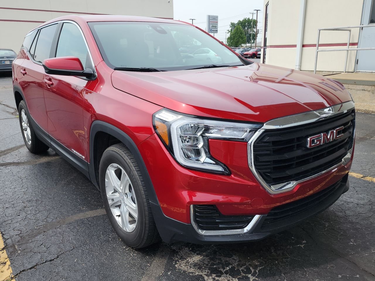 Used 2024 Volcanic Red Tintcoat GMC SLE image 1