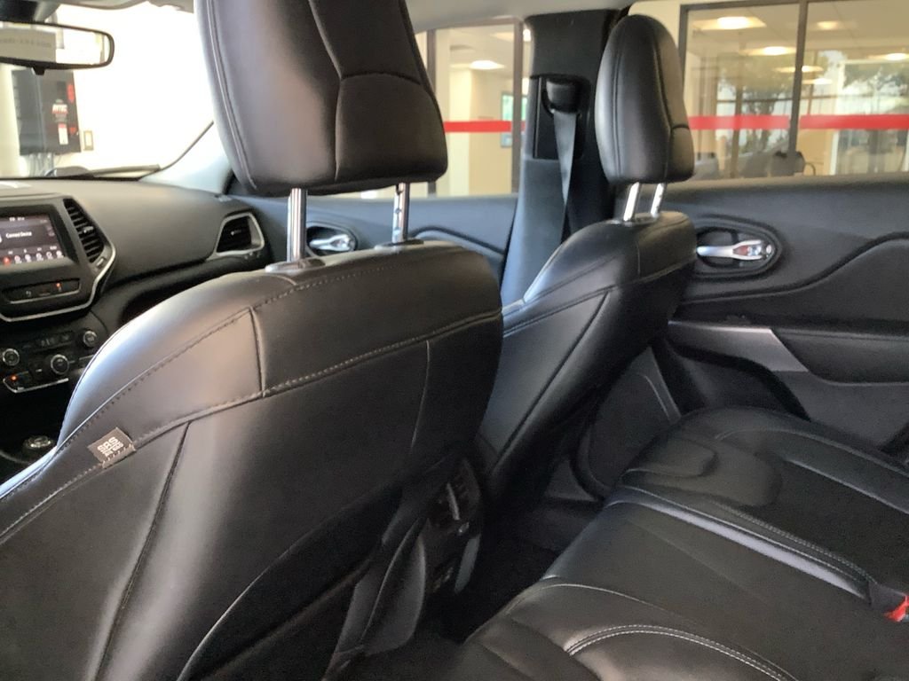 Used 2021 White Jeep Latitude Plus image 19