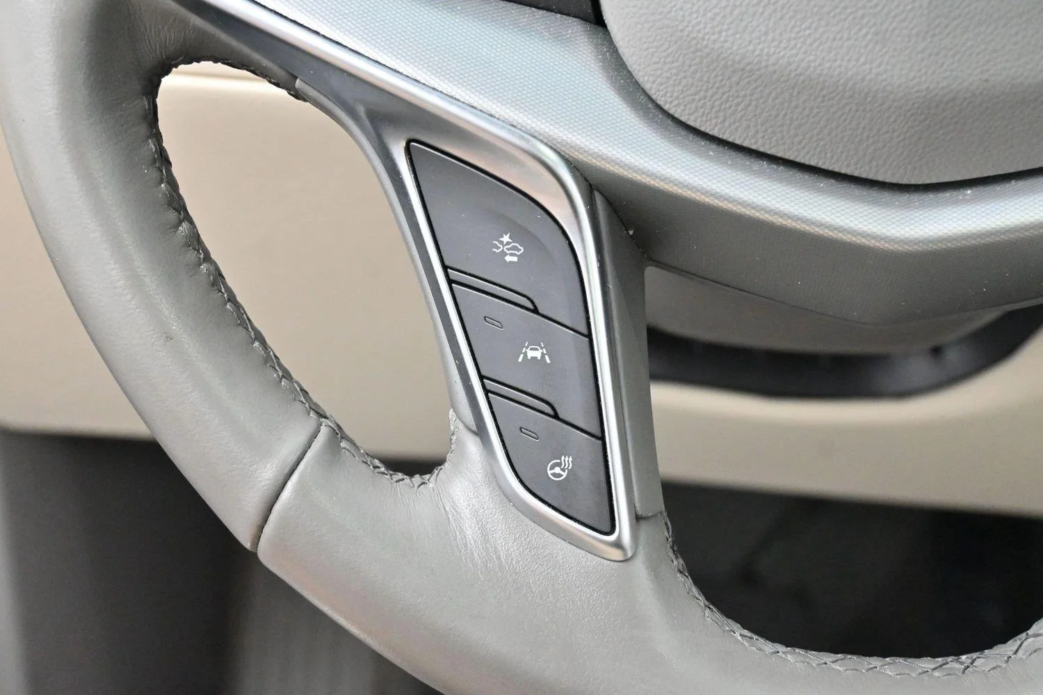 Used 2024 Argent Silver Metallic Cadillac Premium Luxury image 18