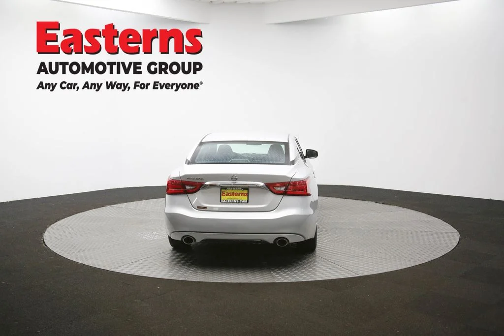 Used 2018 Silver Nissan 3.5 S image 36