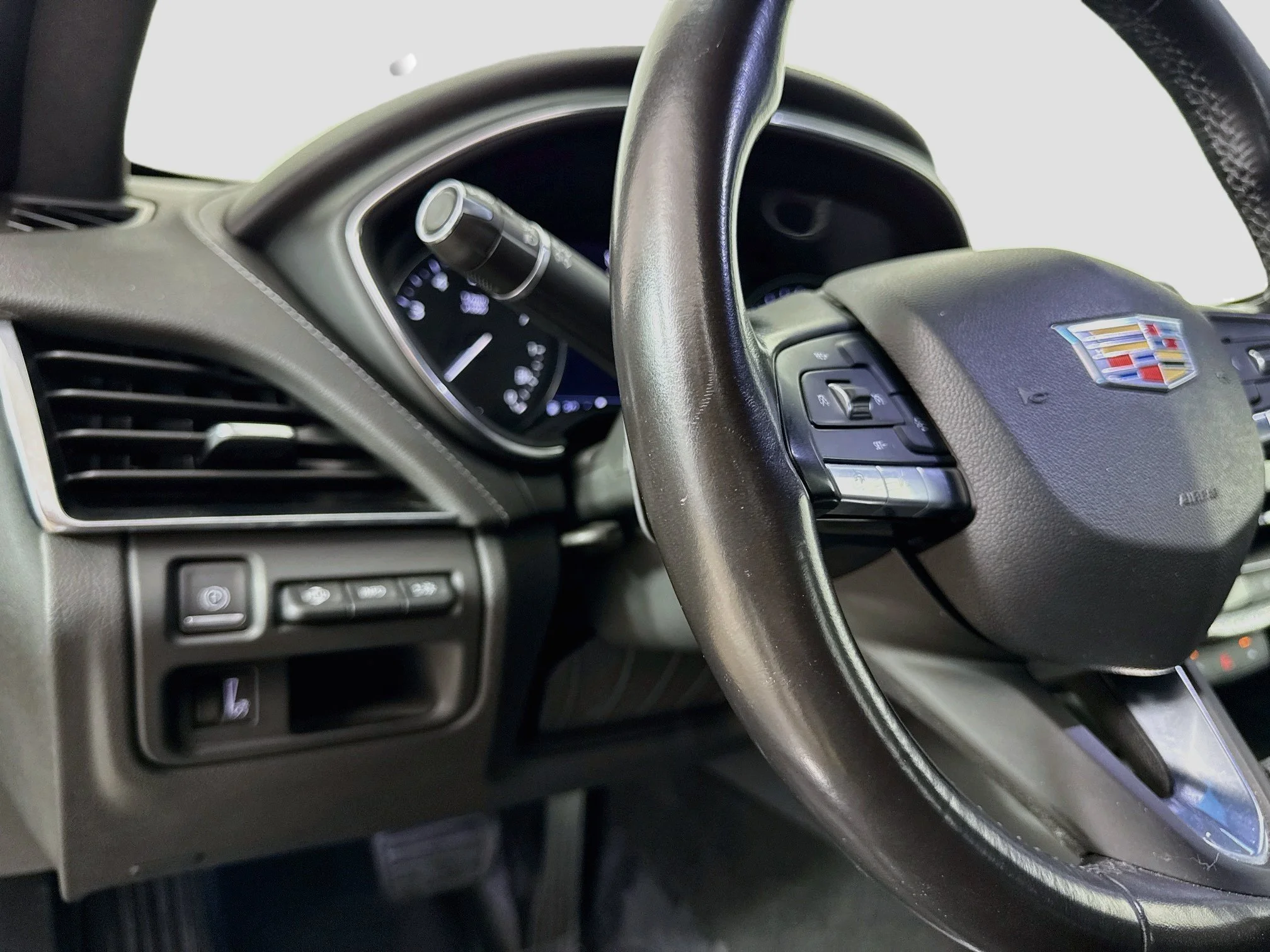 Used 2020 SHADOW METALLIC Cadillac Premium Luxury image 12