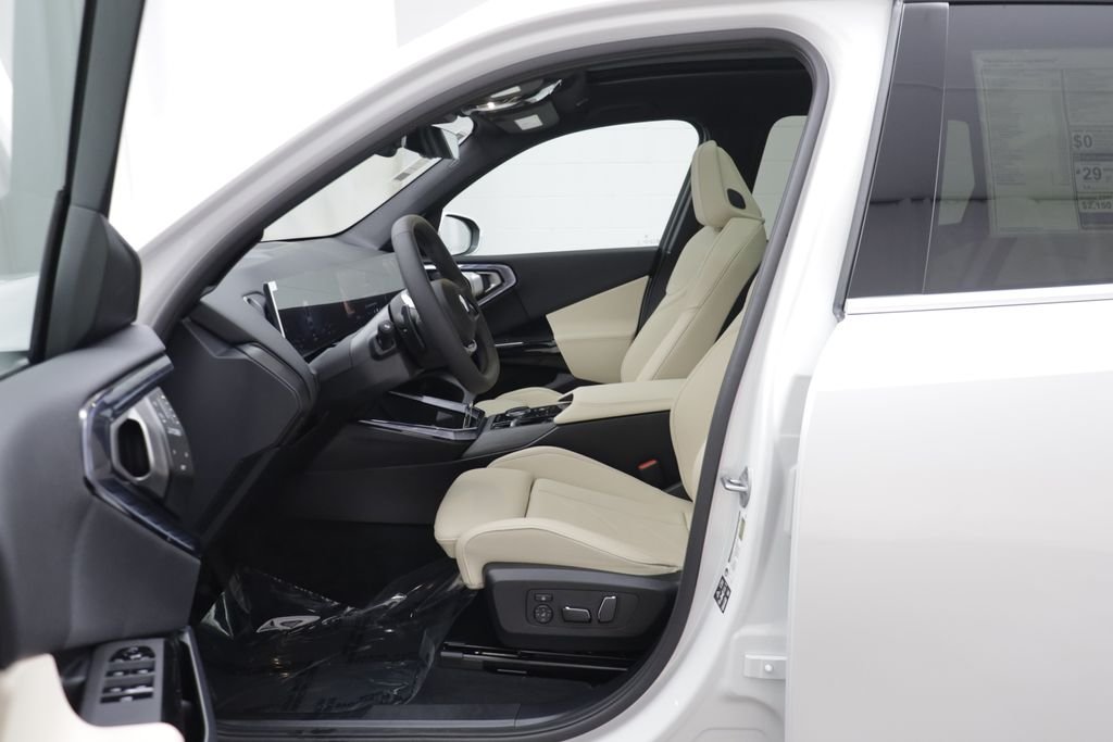New 2026 Mineral White Metallic BMW 30 xDrive image 6