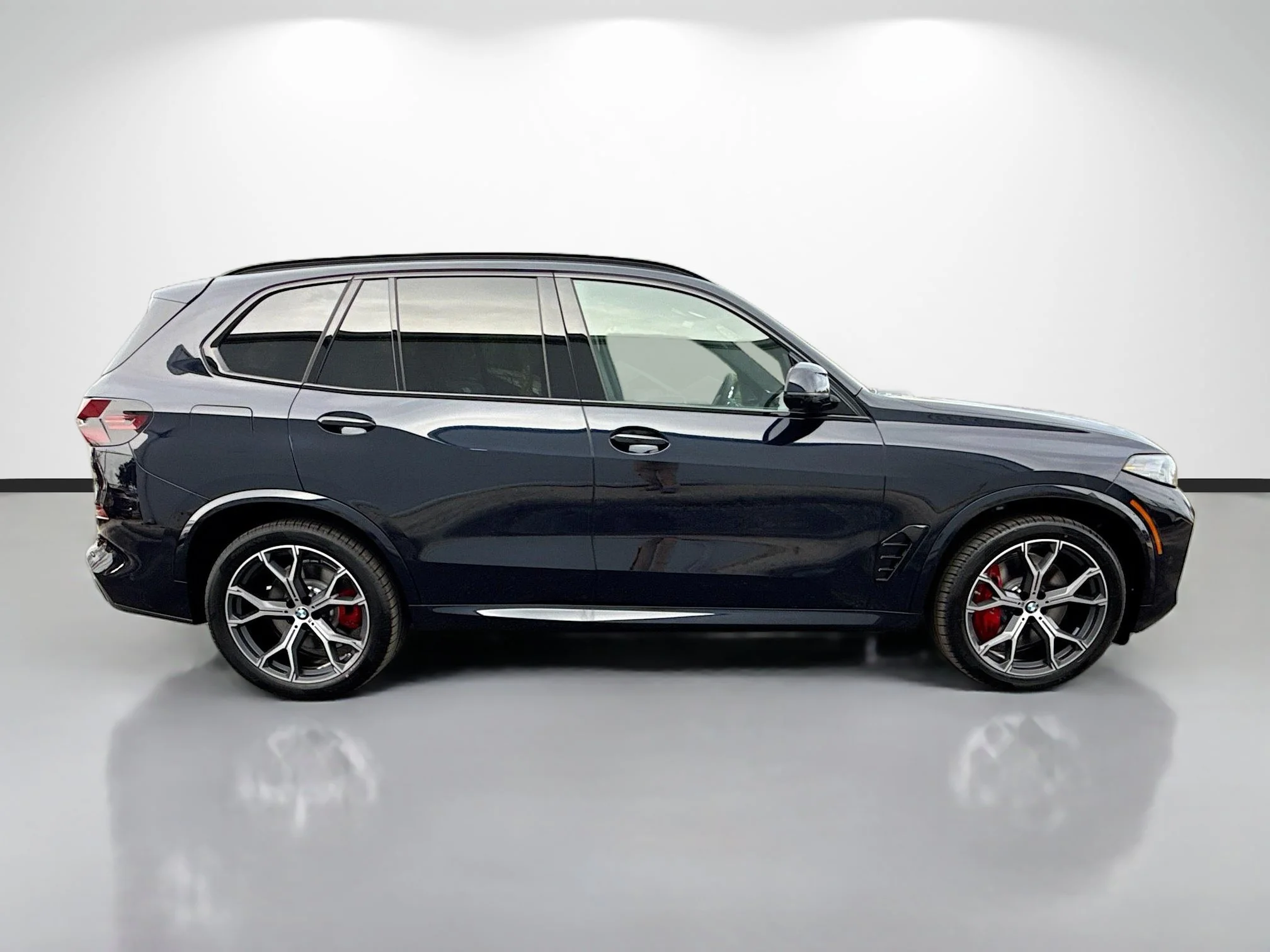 New 2026 Carbon Black Metallic BMW xDrive50e image 2
