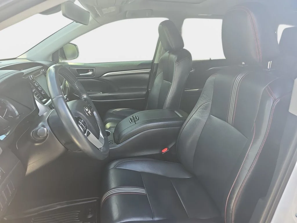 Used 2019 White Toyota SE image 19