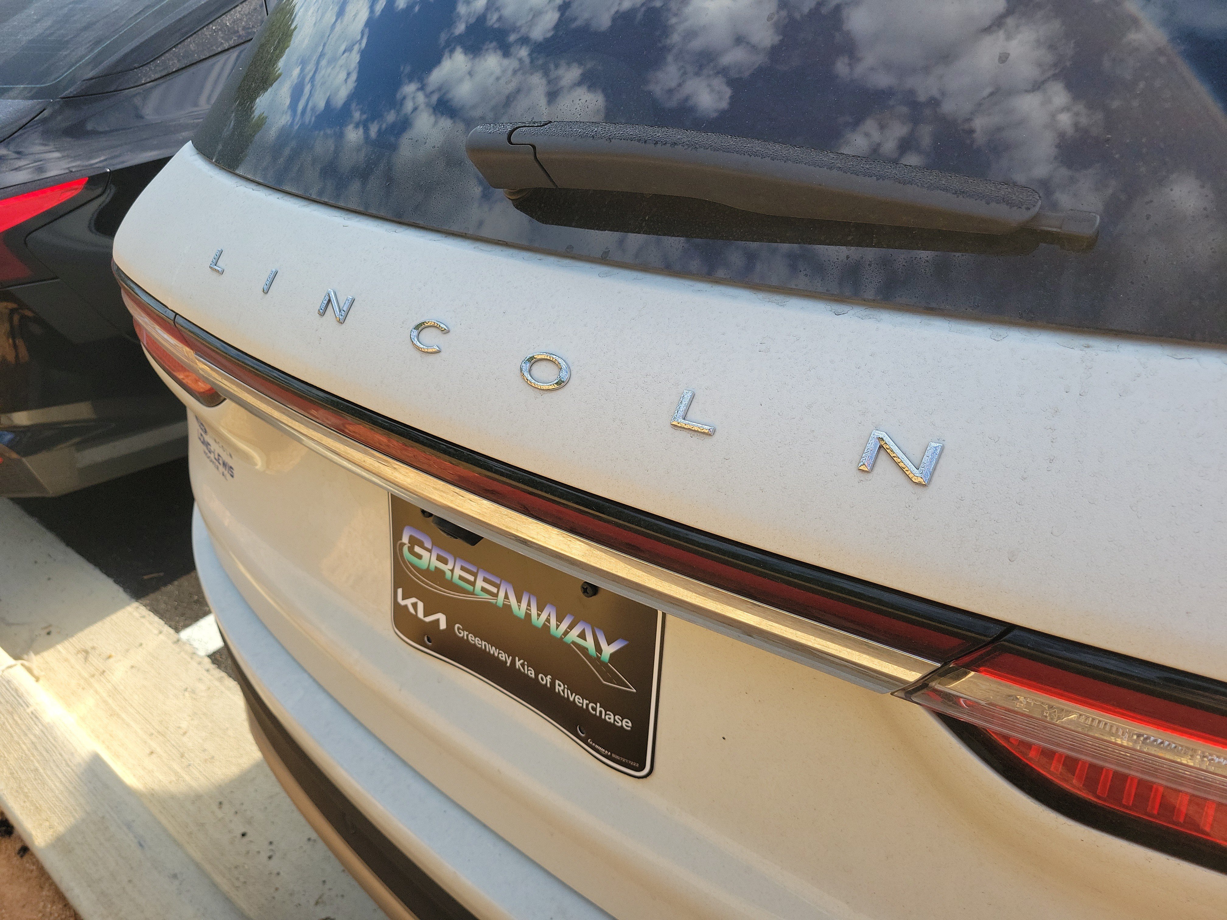 Used 2023 White Metallic Lincoln Standard image 8