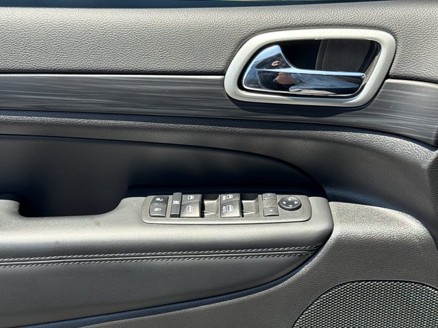 Used 2021 Silver Jeep Laredo X image 8