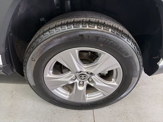Used 2025 Ice Toyota XLE image 26