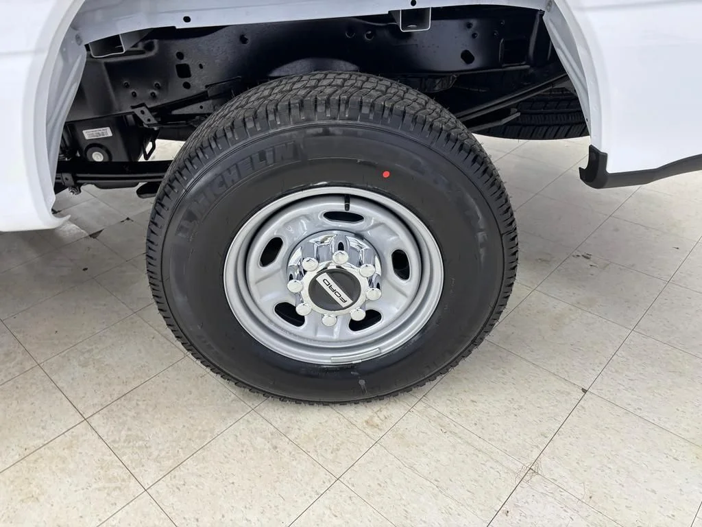 New 2026 Oxford White Ford F-250® XL image 27