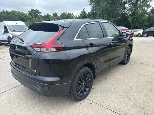 Used 2024  Mitsubishi  image 7