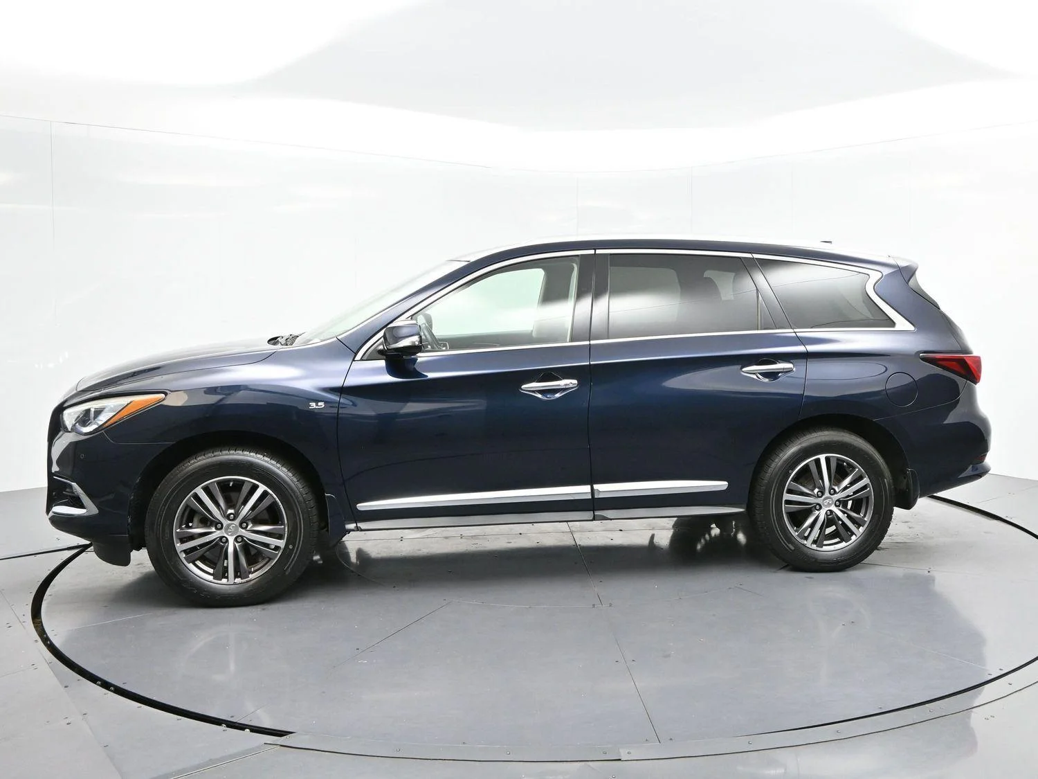 Used 2019 Hermosa Blue INFINITI LUXE image 4
