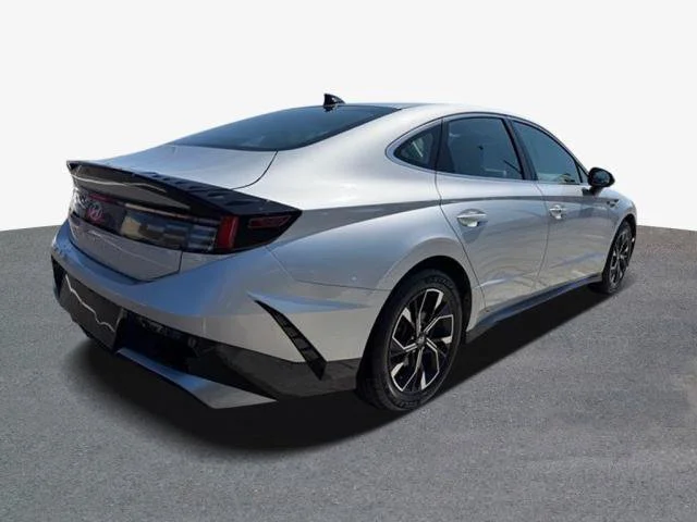 Used 2024 Silver Hyundai SEL image 4