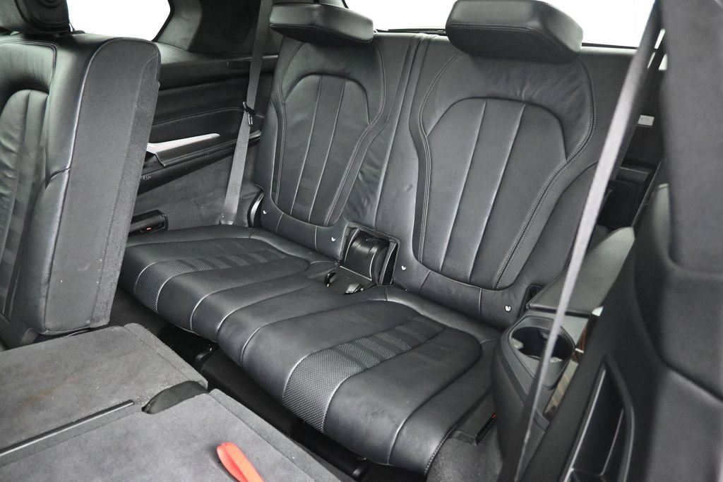 Used 2020 Black BMW xDrive40i image 14