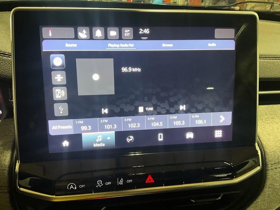 Used 2023 White Jeep Sport image 18