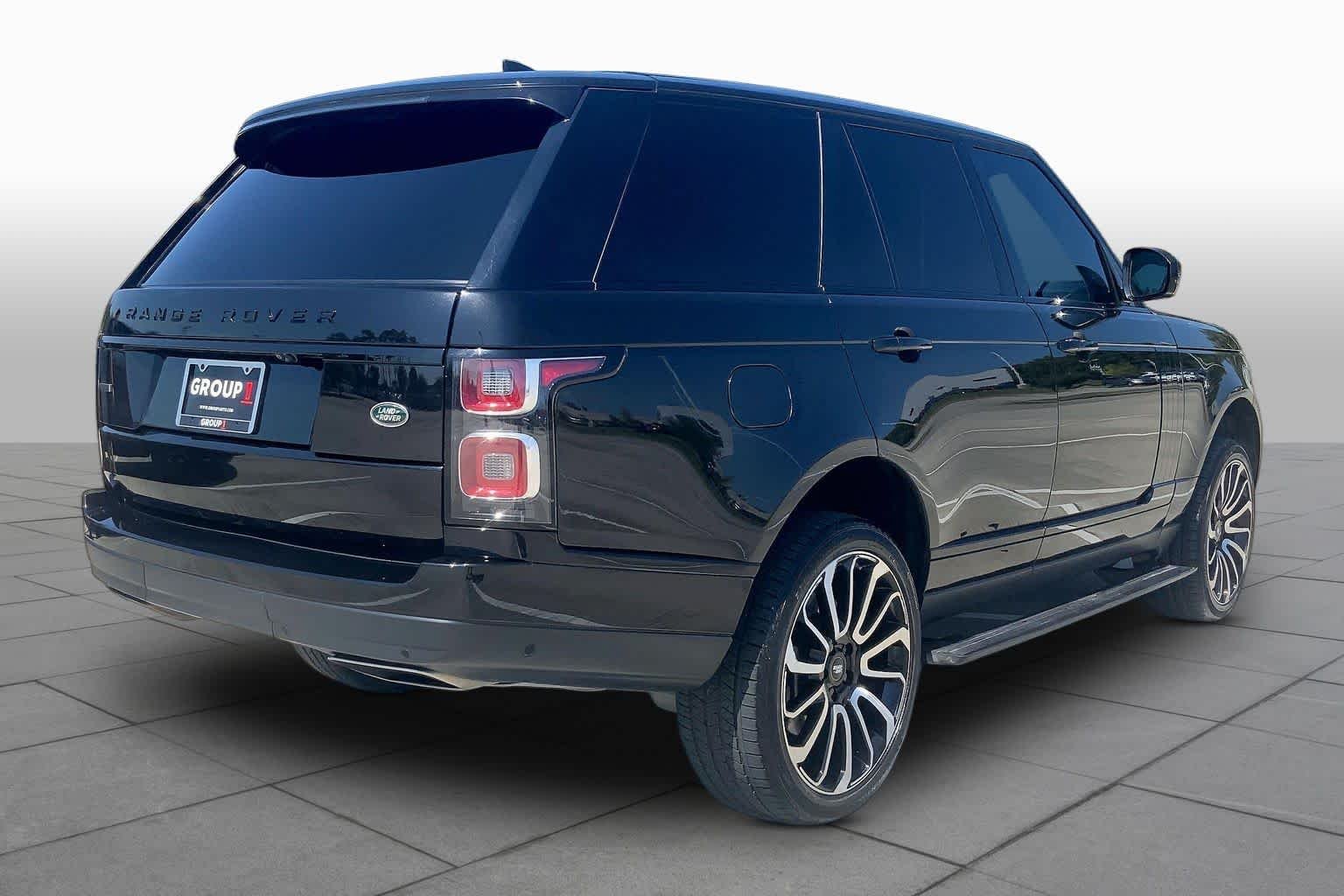 Used 2018 Santorini Black Metallic Land Rover  image 13