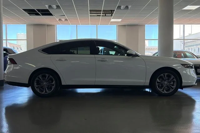 Certified Used 2023 Platinum White Pearl Honda EX-L image 3