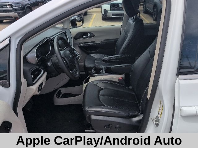 Used 2024 White Chrysler Touring L image 12