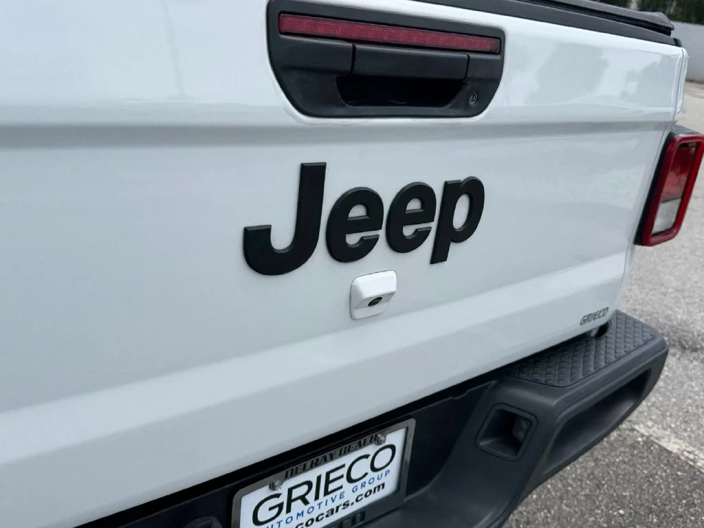 Used 2022 White Jeep Willys image 15