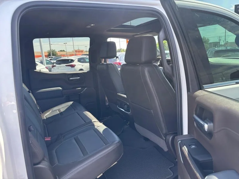 Used 2022 White Frost Tricoat GMC Denali image 13