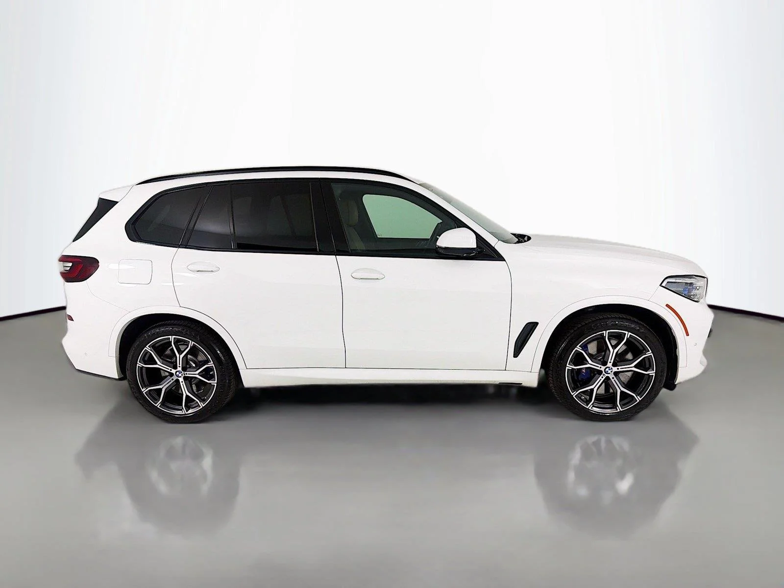 Used 2021 Alpine White BMW M50i image 30