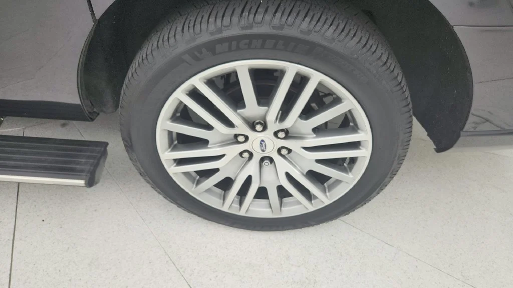 Used 2022 Gray Ford Platinum image 27