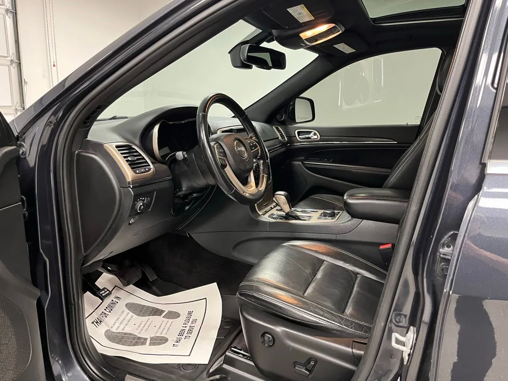 Used 2016 Gray Jeep Limited image 20