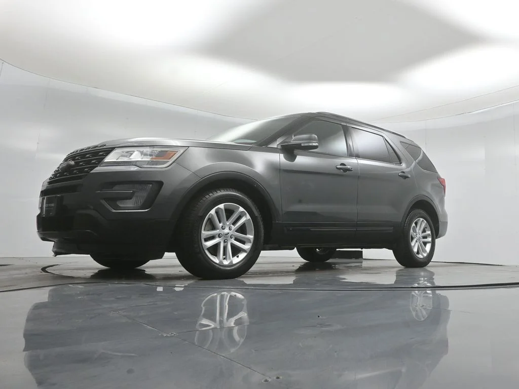 Certified Used 2017 Gray Ford XLT image 45