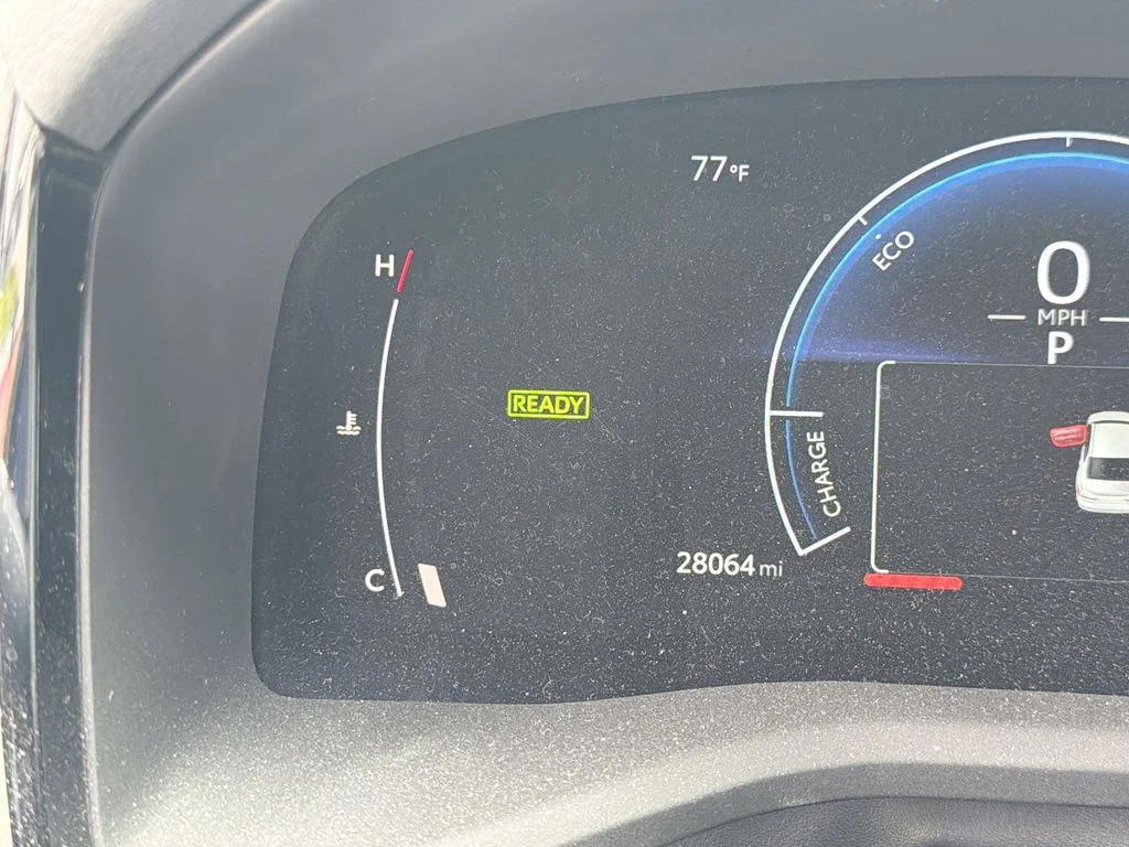 Used 2025  Toyota SE image 10