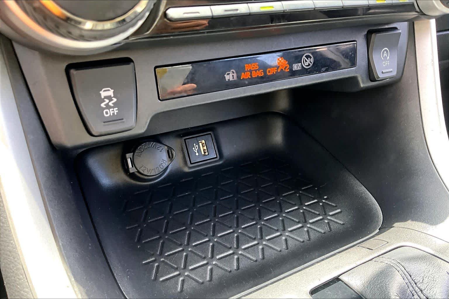 2023 Toyota RAV4 XLE - Photo 31