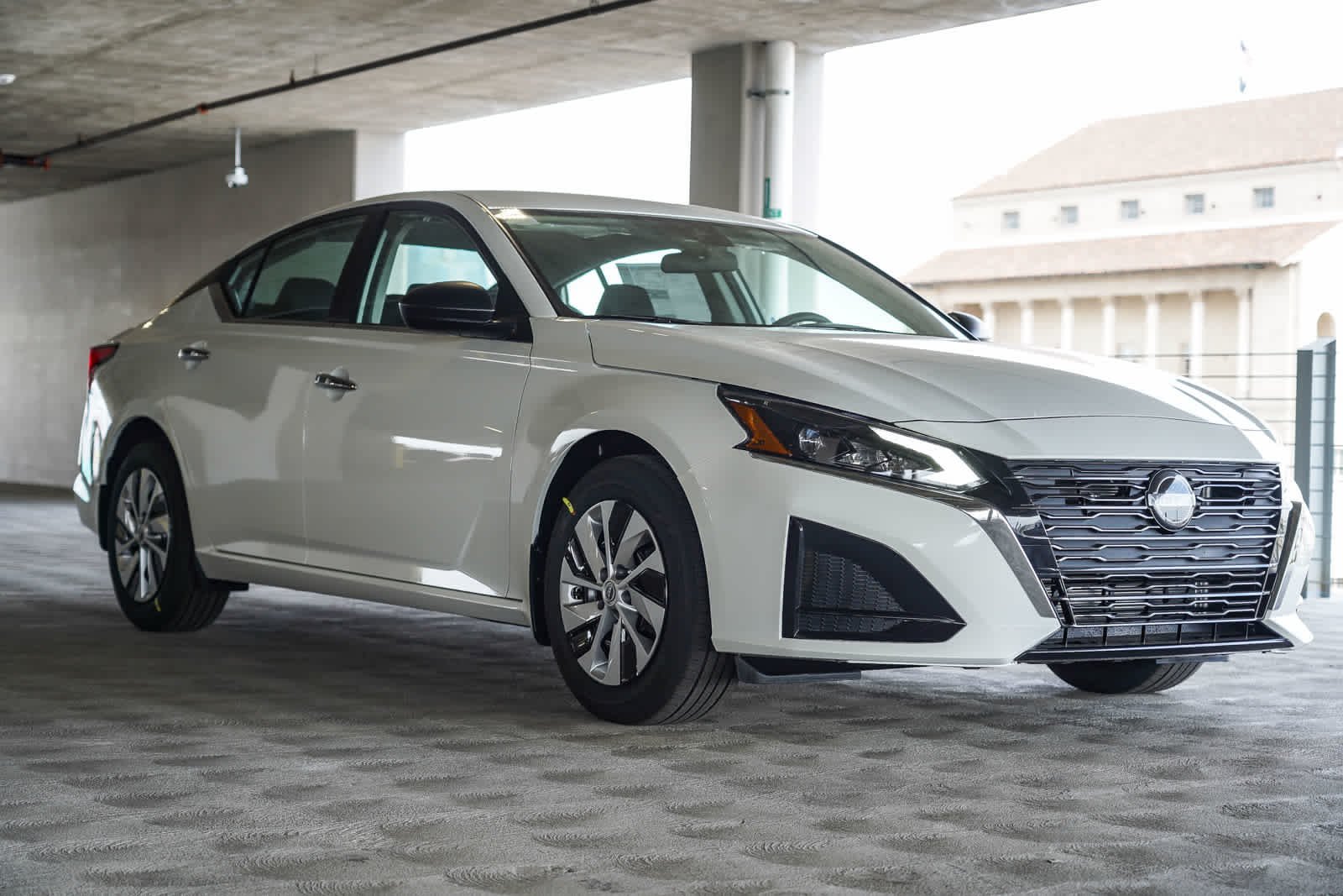 New 2025 Glacier White Nissan S image 4