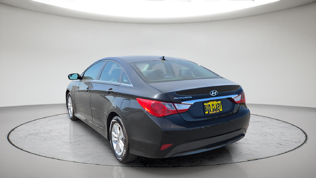 Used 2014 Black Hyundai GLS image 15