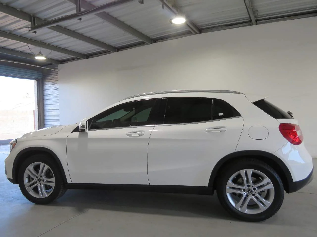 Used 2020 Polar White Mercedes-Benz GLA 250 image 8