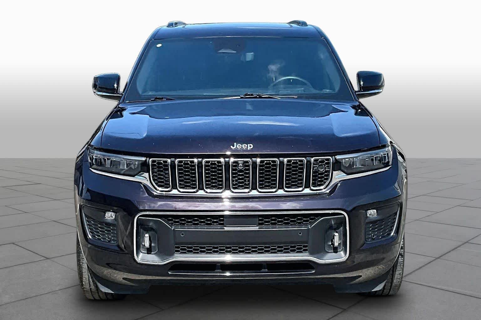 Certified Used 2023 Ember Pearlcoat Jeep Overland image 4