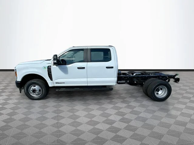 New 2026 Oxford White Ford XL image 3