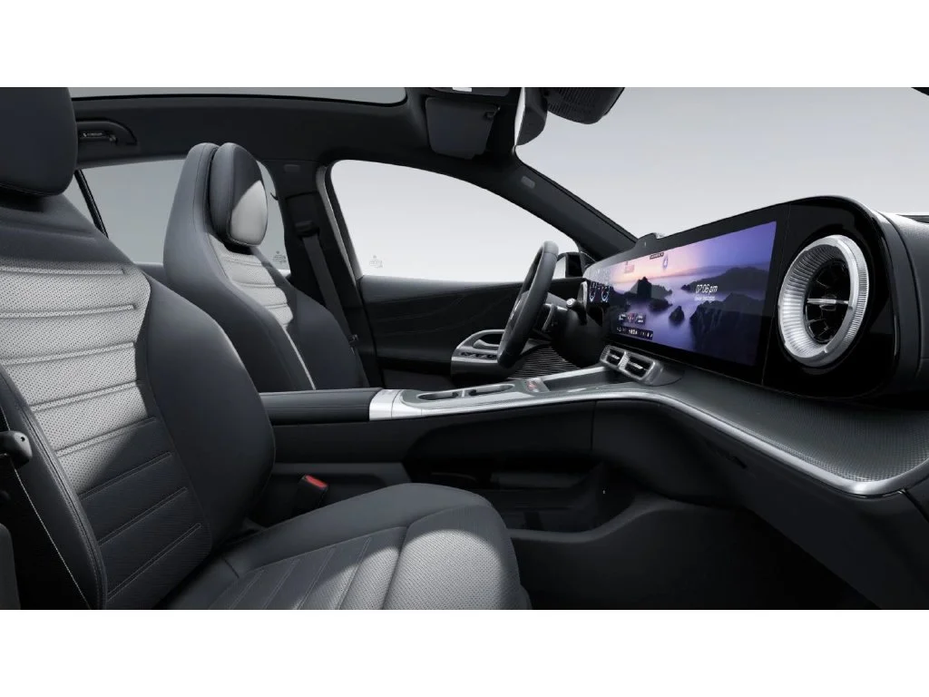 New 2027 Silver Mercedes-Benz GLC 400 image 4