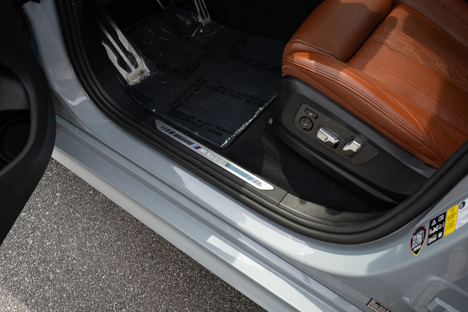 Used 2023 Gray BMW M60i image 34
