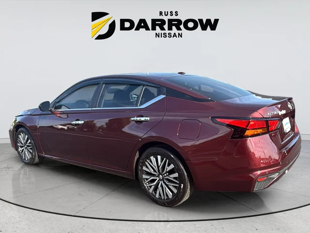 Used 2024 Red Nissan 2.5 SV image 3